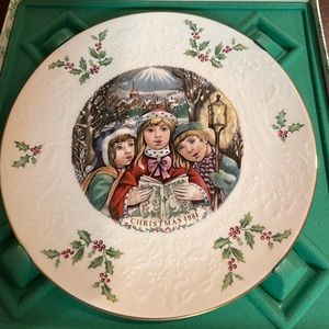 New Royal Doulton Christmas Plate Fifth of a Series Tableware Ltd 1981 Brand New